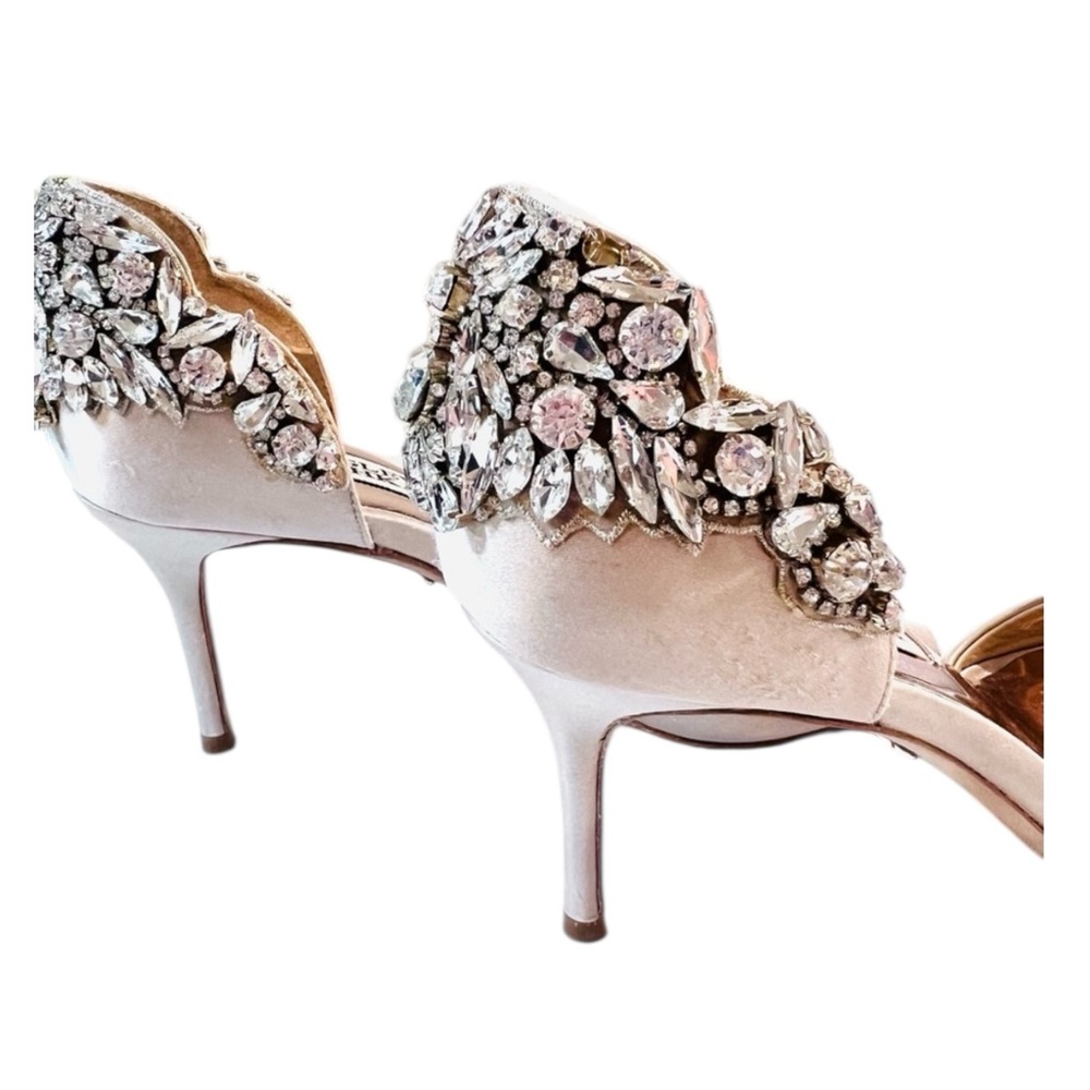 Badgley Mischka‎ Collection Celeste Peep
Toe Pump, Cream with Crystals, Size 6